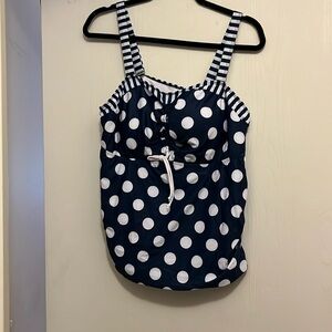 ❤️‍🔥BOGO free (equal or lesser value). NWOT-Tankini top